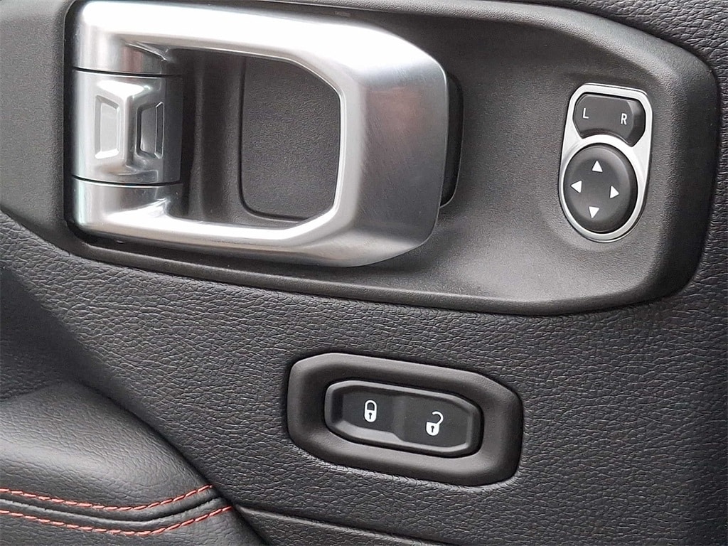 Thumbnail: 2018 Jeep Wrangler - 25