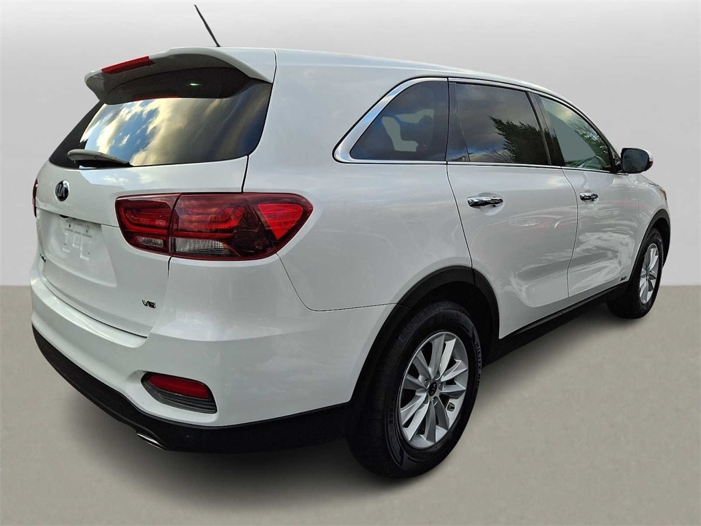 Thumbnail: 2019 Kia Sorento - 4