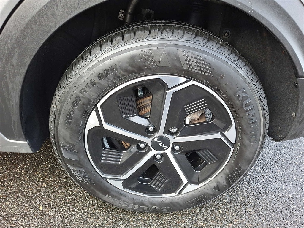 Thumbnail: 2023 Kia Niro - 6