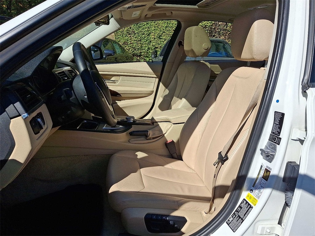 Thumbnail: 2015 BMW 3 Series - 10