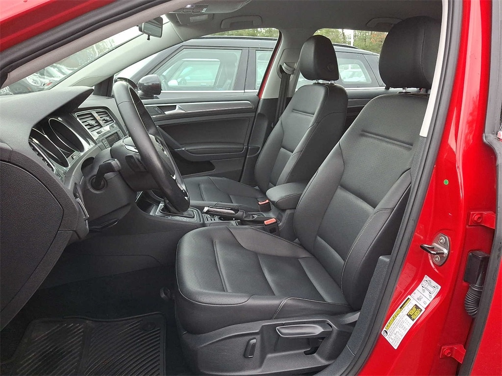 Thumbnail: 2017 Volkswagen Golf - 9