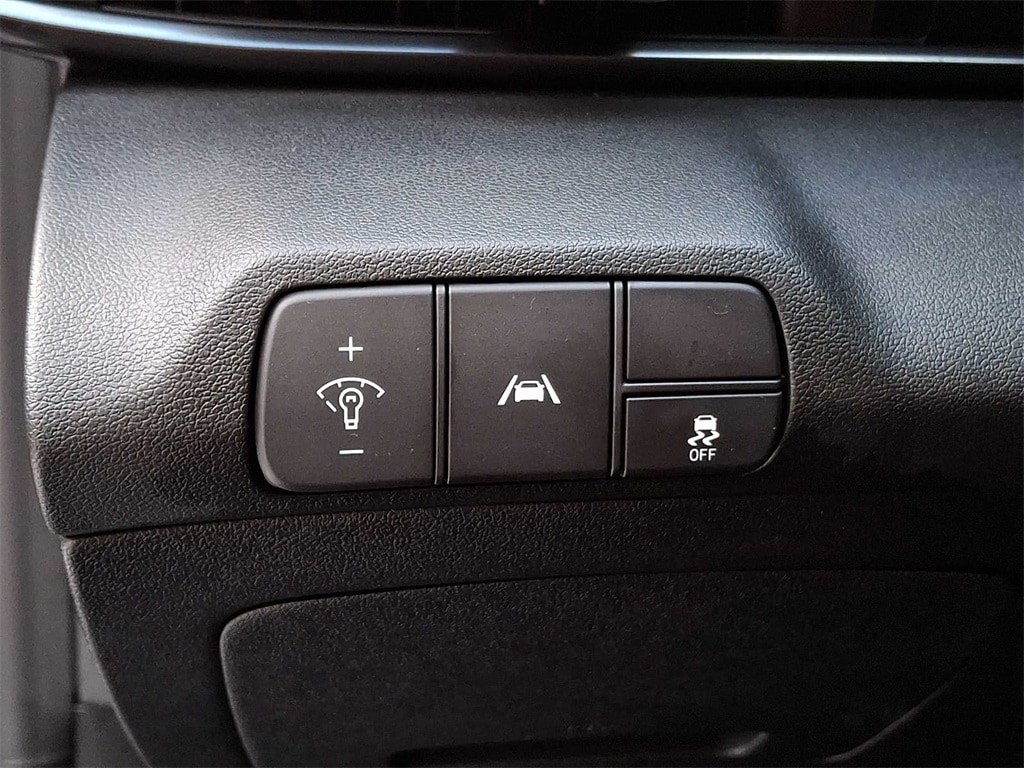 Thumbnail: 2022 Hyundai Elantra - 24