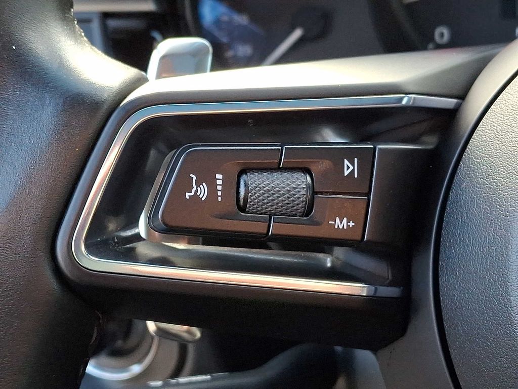 Thumbnail: 2022 Porsche Macan - 18