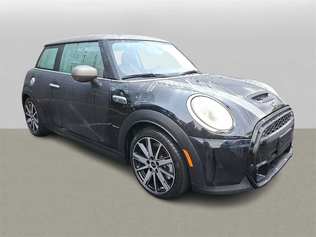2024 Mini Cooper S Iconic photo 3