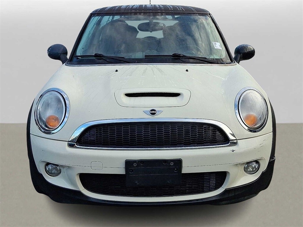2010 Mini Cooper Base photo 2
