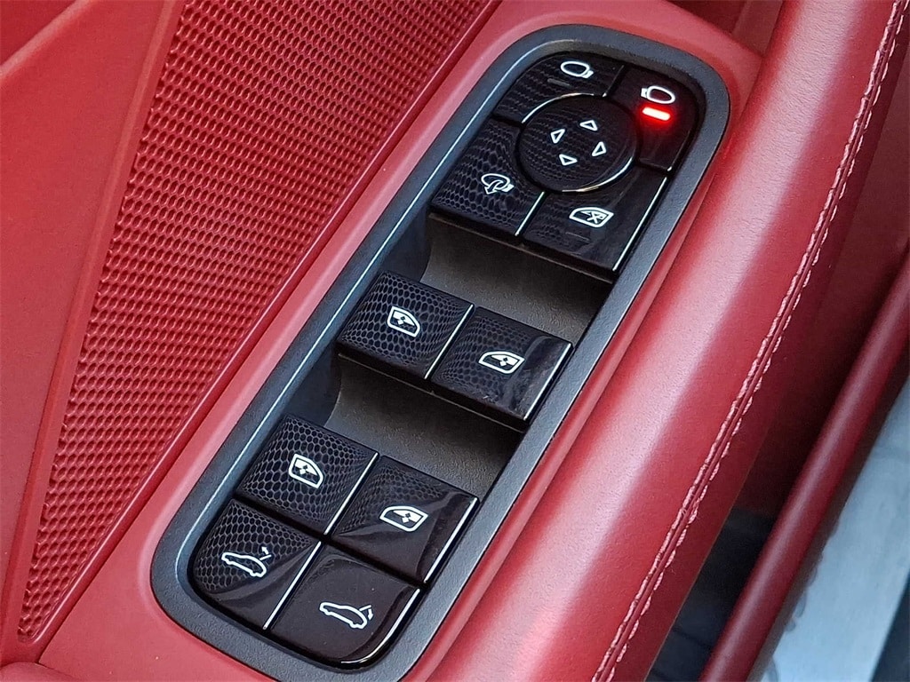 Thumbnail: 2018 Porsche Panamera - 21