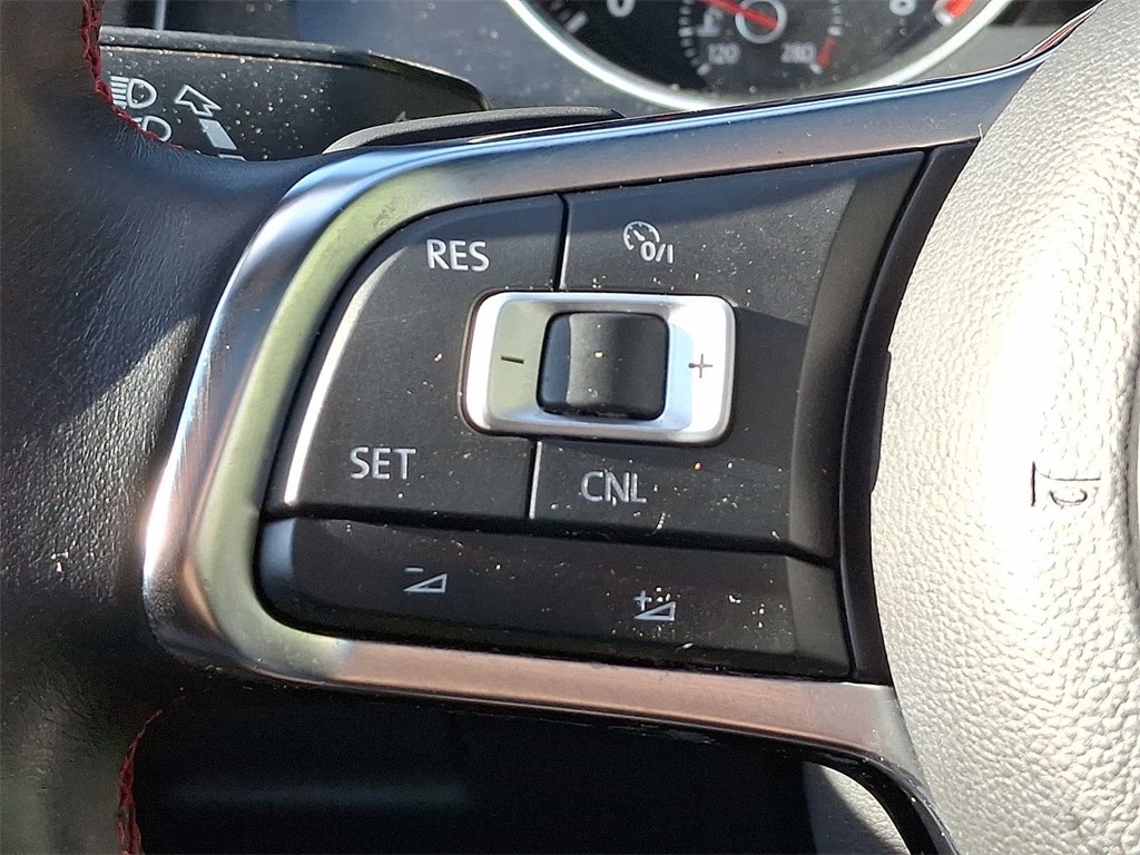 2017 Volkswagen Golf GTI SE 18