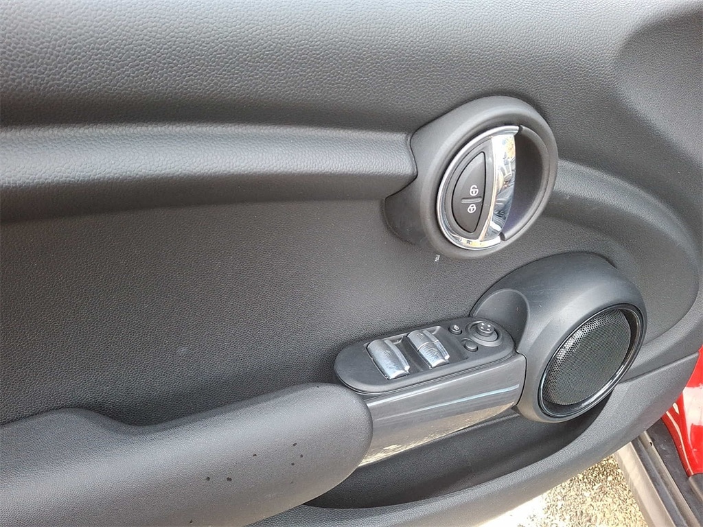 Thumbnail: 2018 MINI Cooper Convertible - 11