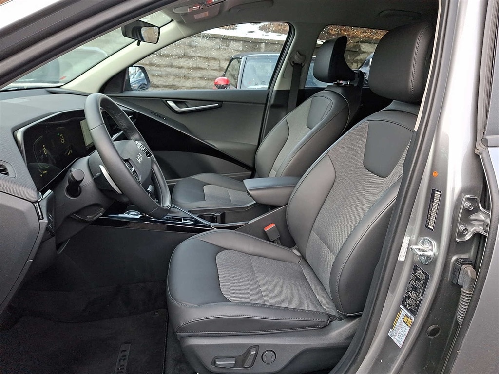 Thumbnail: 2023 Kia Niro - 9