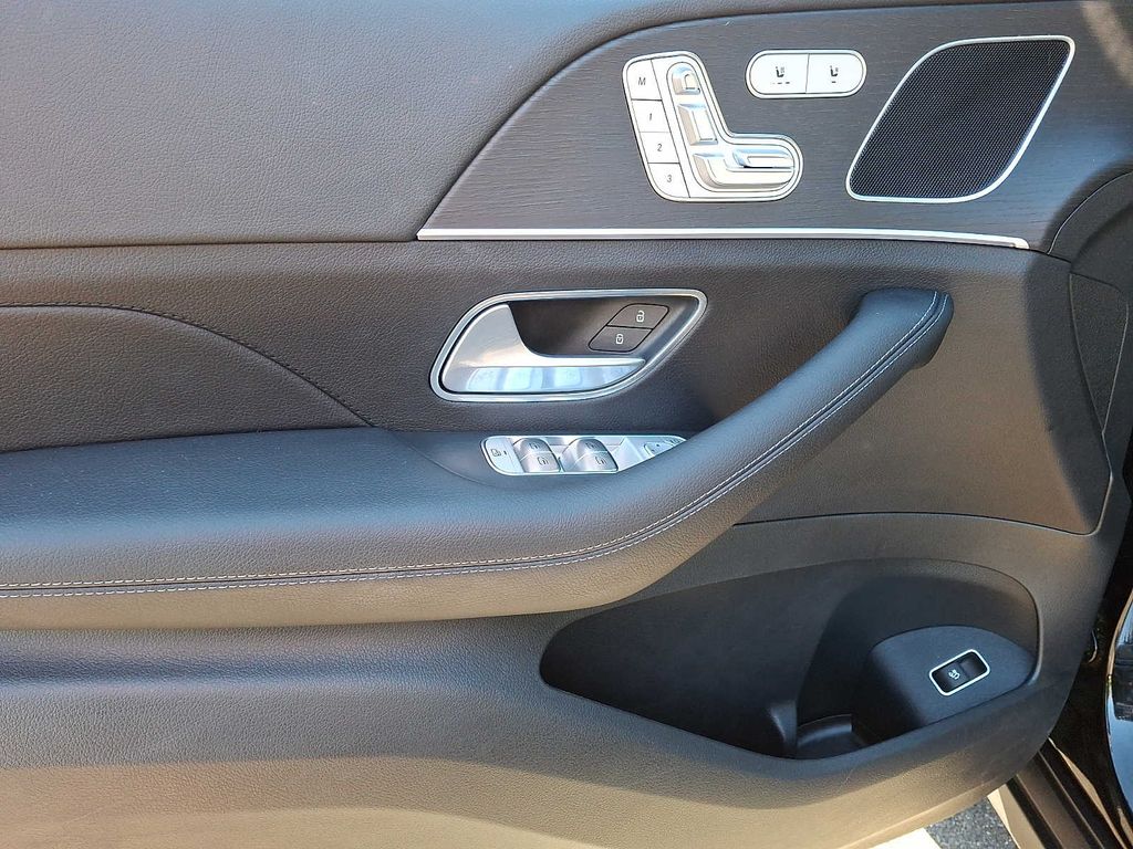 Thumbnail: 2024 Mercedes-Benz GLE - 8