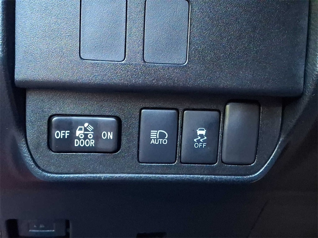 Thumbnail: 2020 Toyota Tacoma - 21