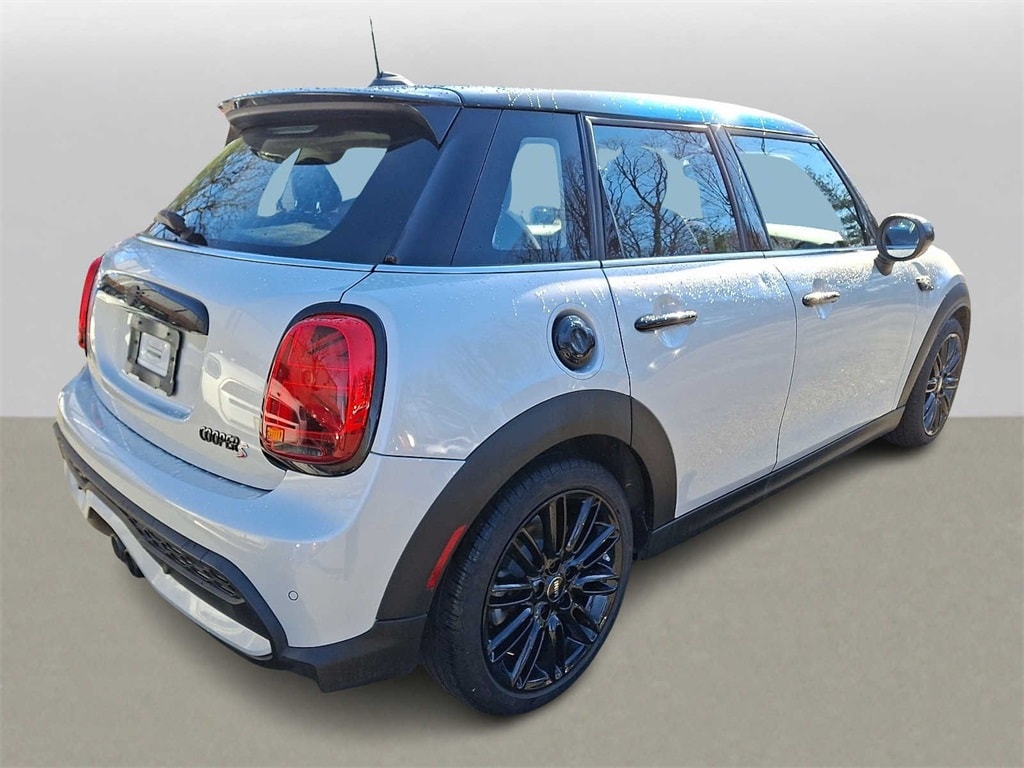Thumbnail: 2023 MINI Cooper Hardtop - 5