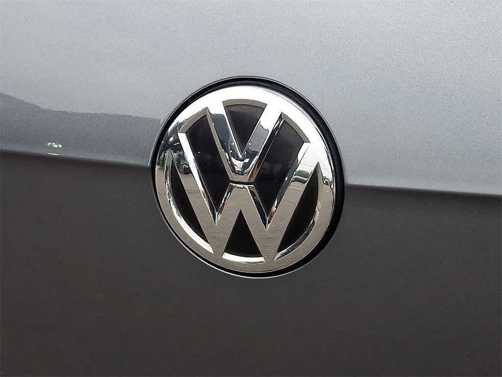 Thumbnail: 2017 Volkswagen Golf - 25