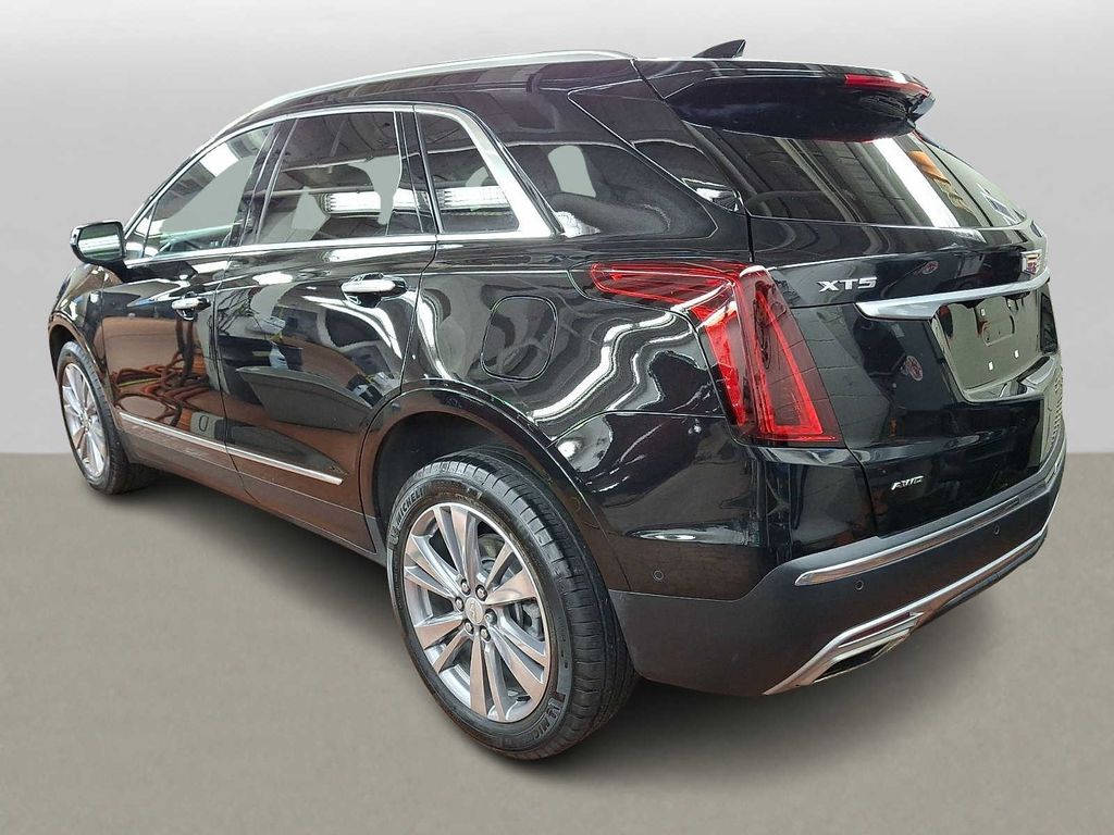 Thumbnail: 2024 Cadillac XT5 - 5