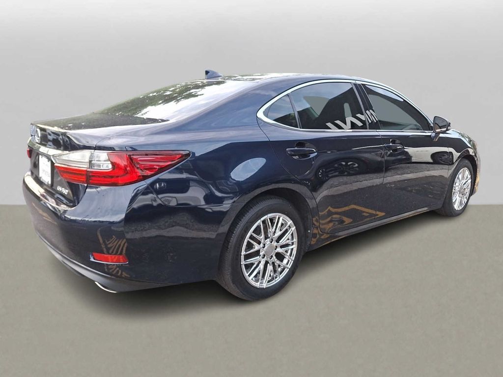 Thumbnail: 2017 Lexus ES - 3