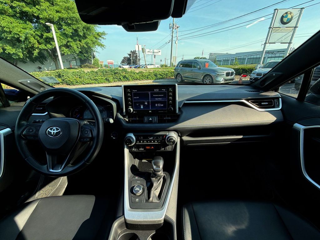 Thumbnail: 2020 Toyota RAV4 - 18