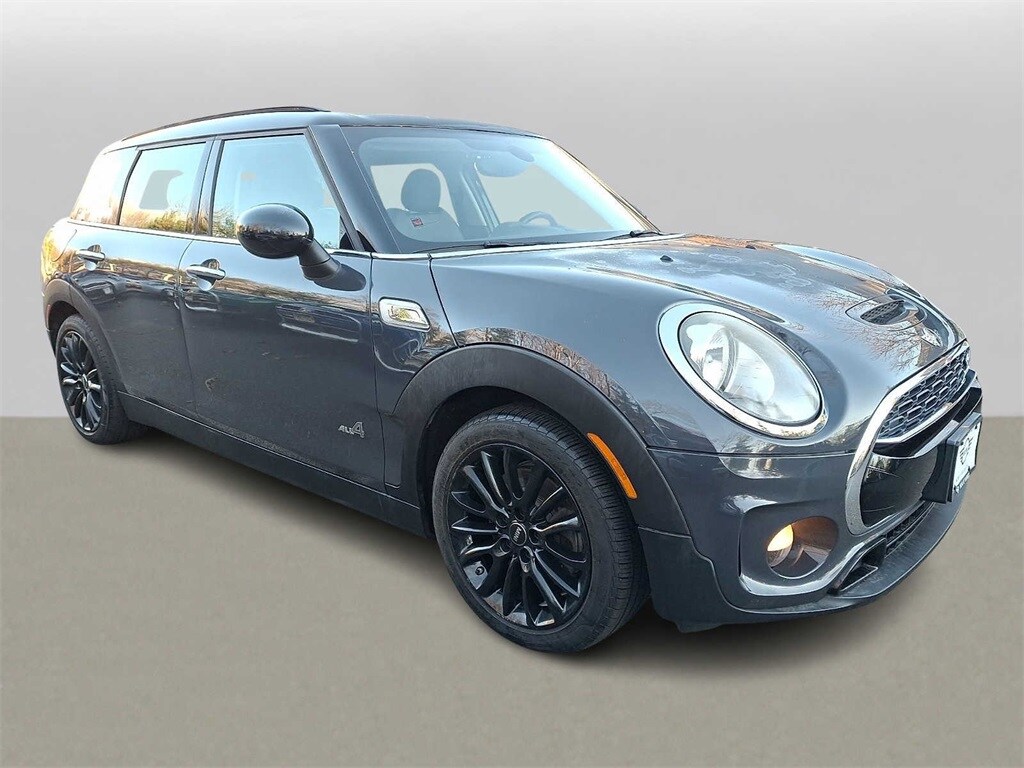 2017 Mini Clubman Base S ALL4 photo 3