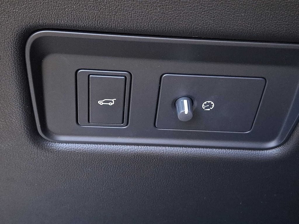 Thumbnail: 2021 Land Rover Range Rover Sport - 24