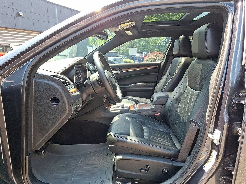 Thumbnail: 2018 Chrysler 300 - 11