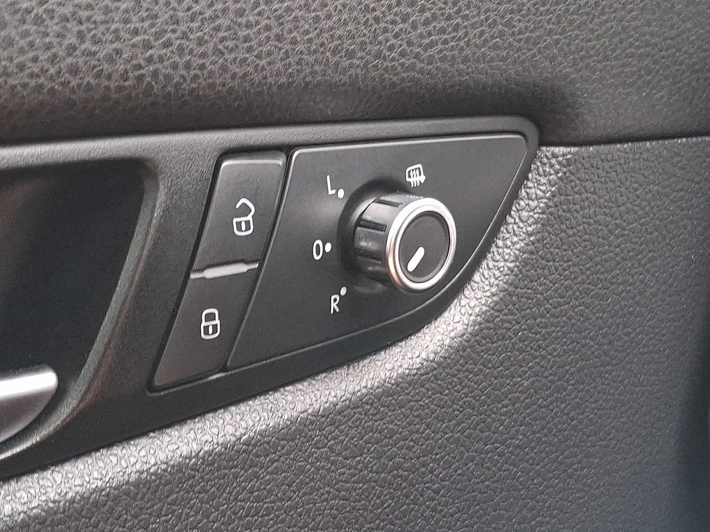 Thumbnail: 2013 Volkswagen Passat - 23