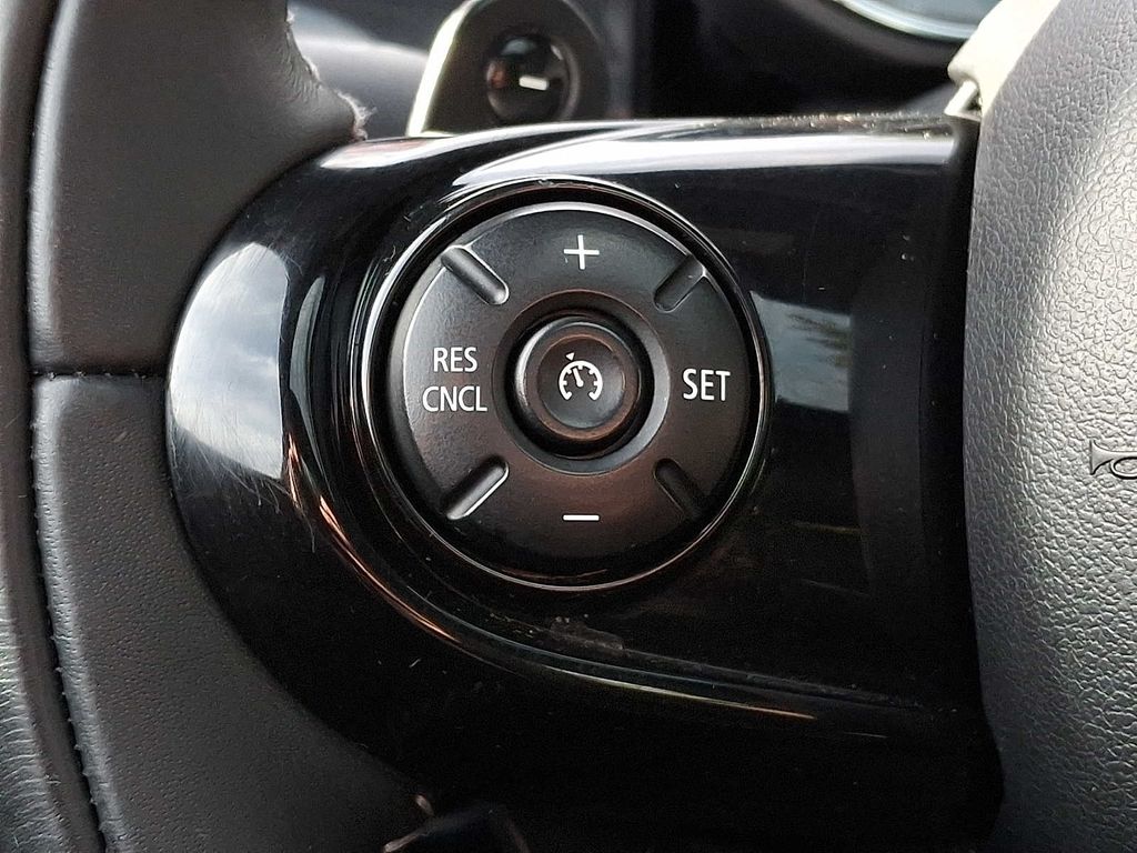 Thumbnail: 2020 MINI Cooper Hardtop - 17