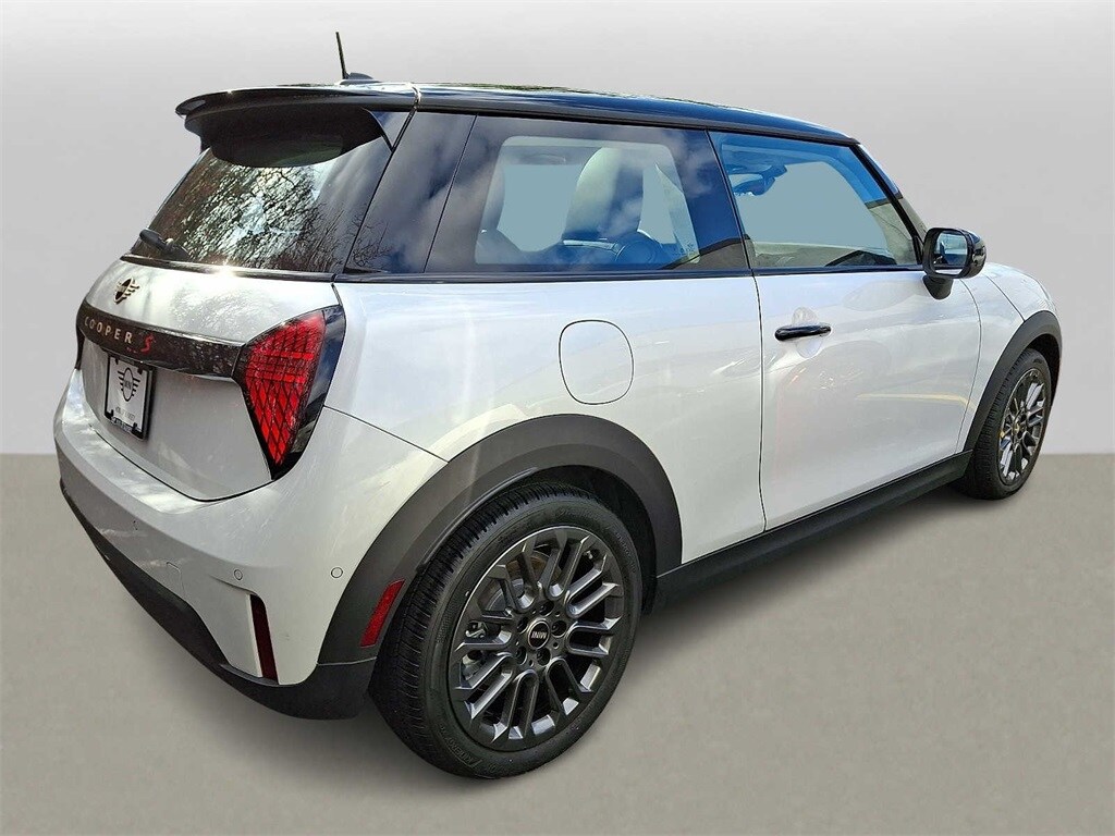 2025 Mini Cooper 2 Door Hardtop Signature photo 4