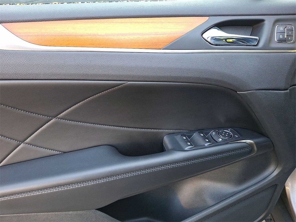 Thumbnail: 2017 Lincoln MKC - 10