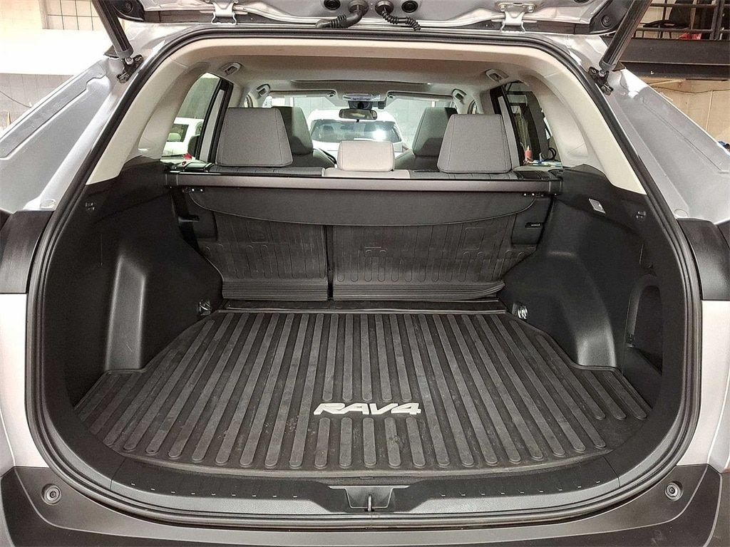 Thumbnail: 2021 Toyota RAV4 - 21