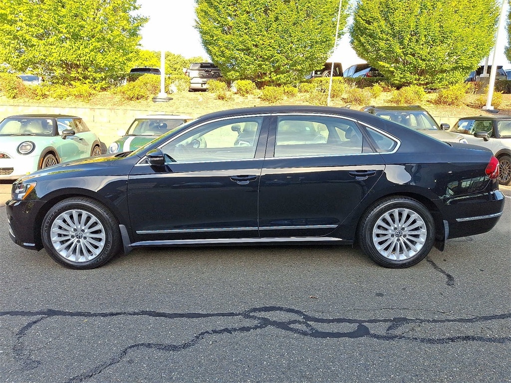 Thumbnail: 2017 Volkswagen Passat - 6