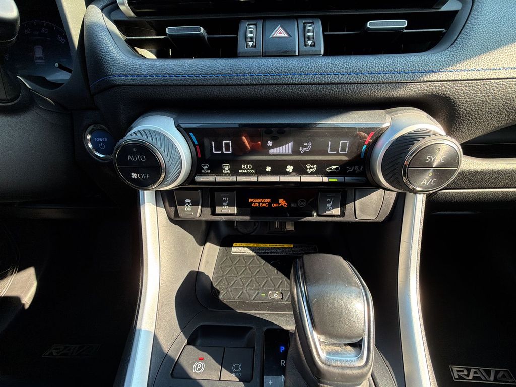 Thumbnail: 2020 Toyota RAV4 - 24