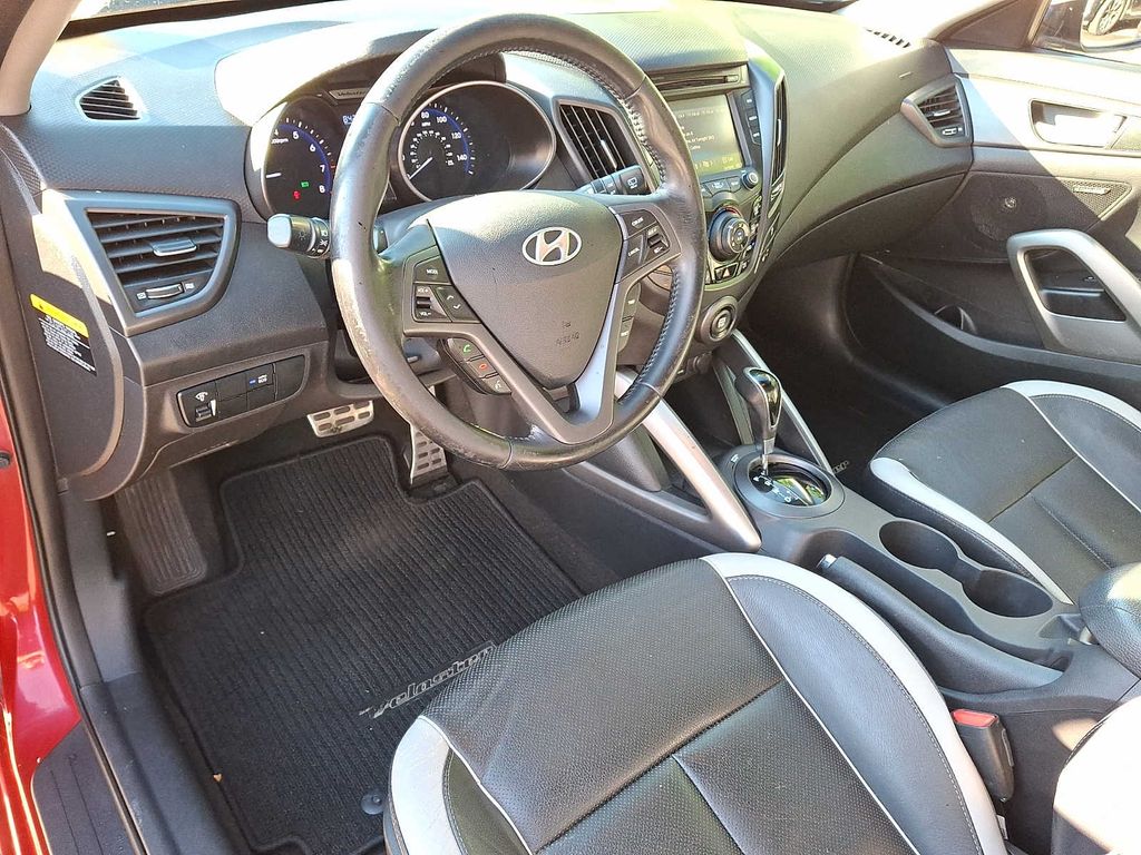 Thumbnail: 2013 Hyundai Veloster - 9