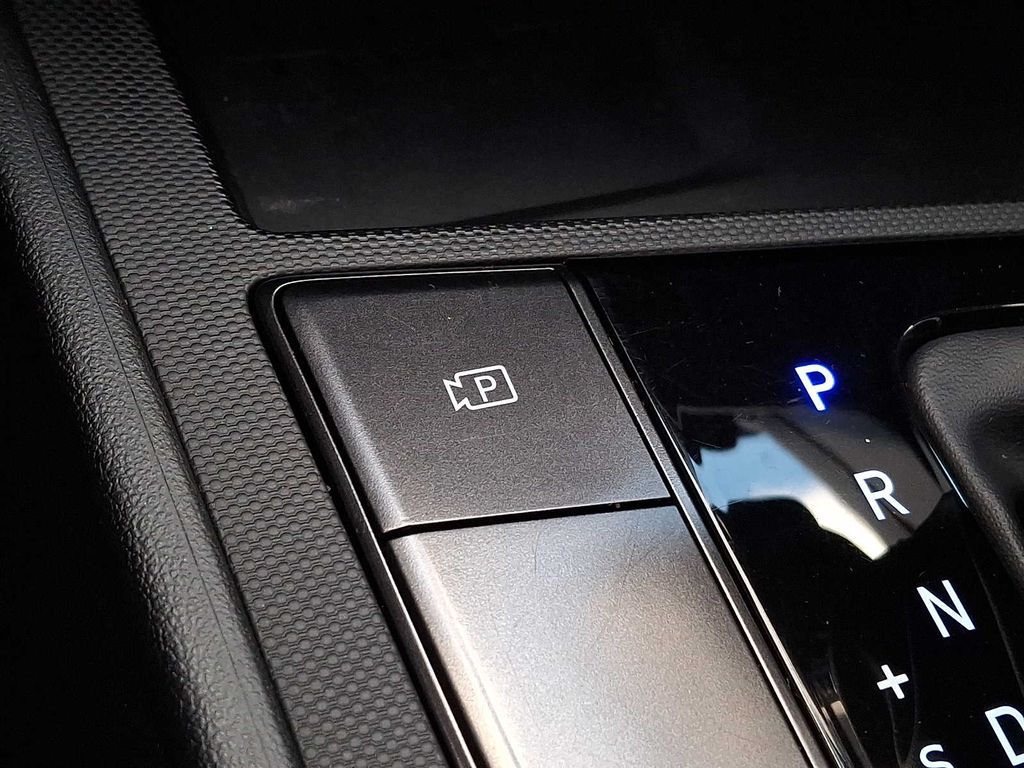 Thumbnail: 2022 Hyundai Elantra - 16