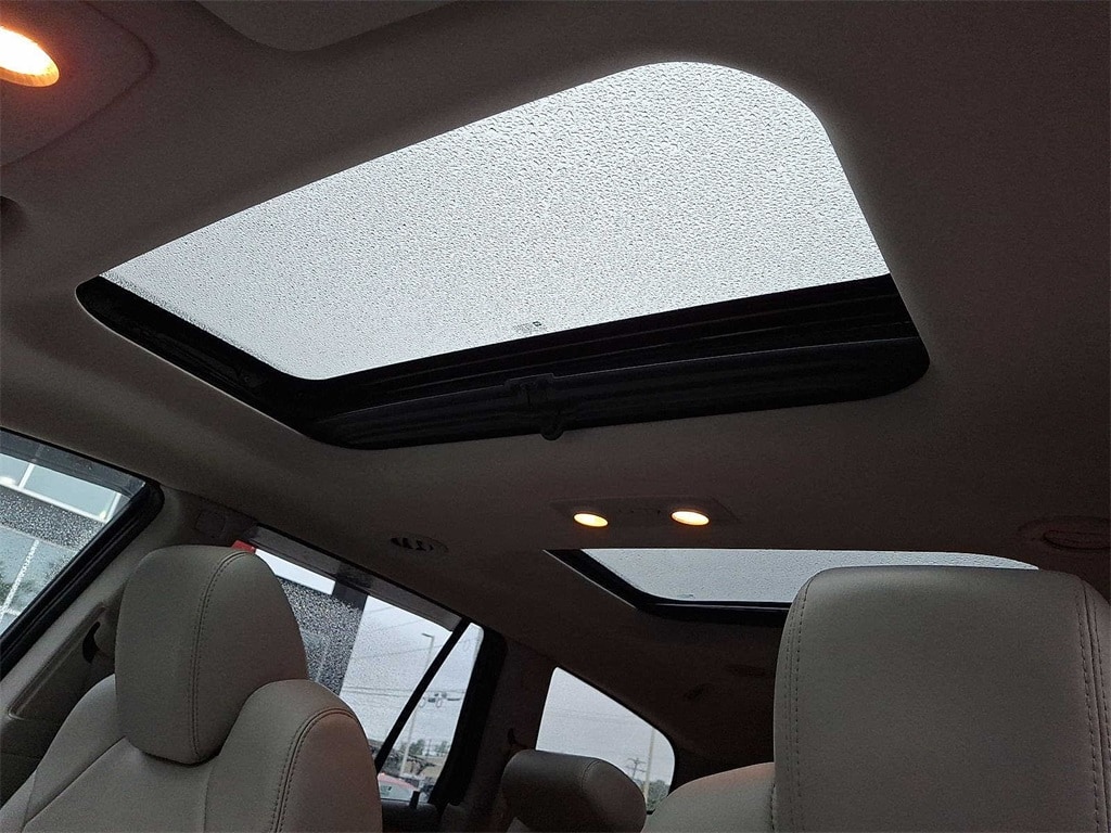 Thumbnail: 2011 Buick Enclave - 18