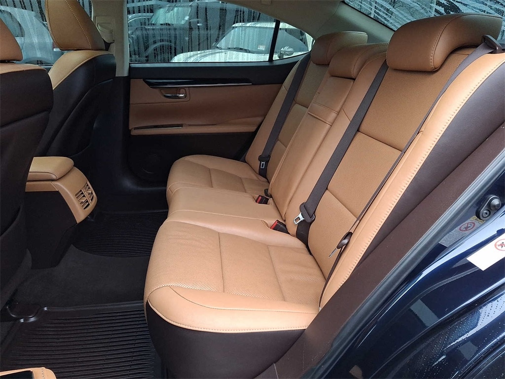 Thumbnail: 2017 Lexus ES - 8