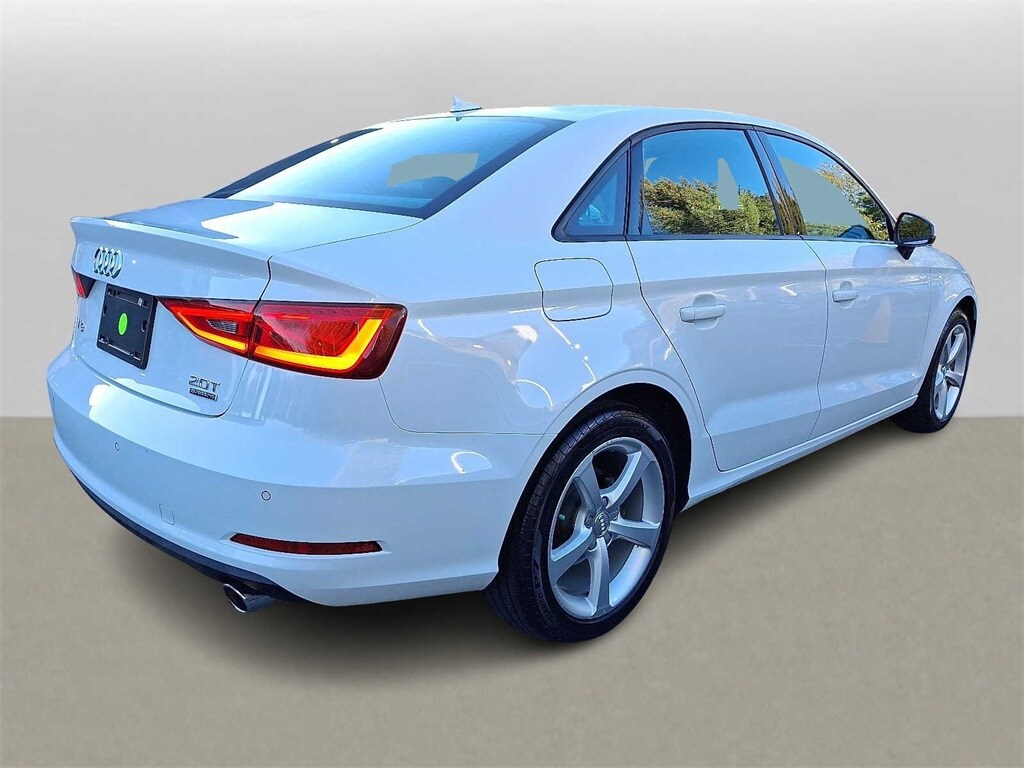 2016 Audi A3 2.0T Premium photo 4
