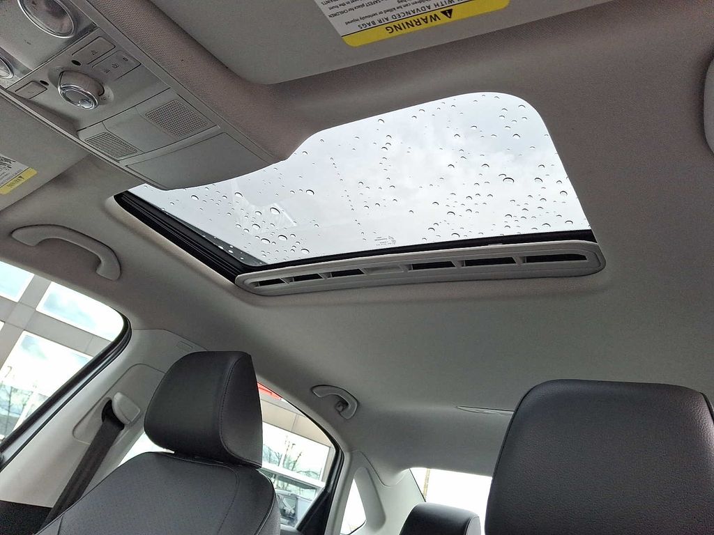 Thumbnail: 2013 Volkswagen Passat - 12