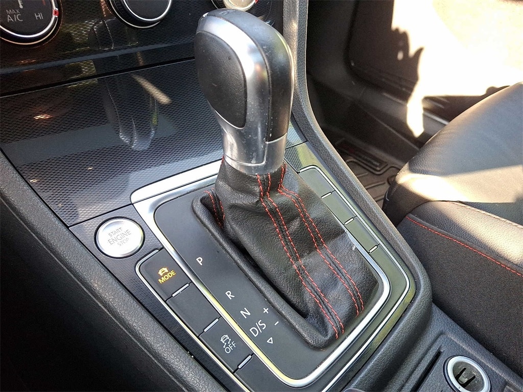2017 Volkswagen Golf GTI SE 13