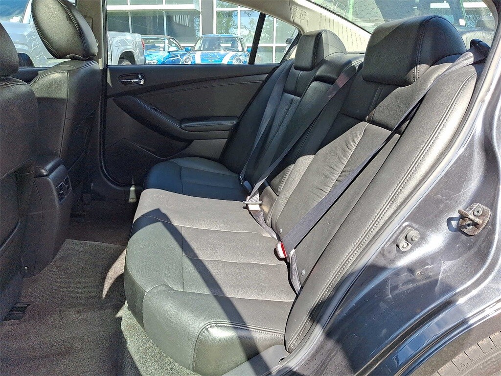 Thumbnail: 2010 Nissan Altima - 9