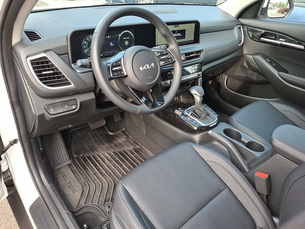 2024 Kia Seltos EX - Photo 9