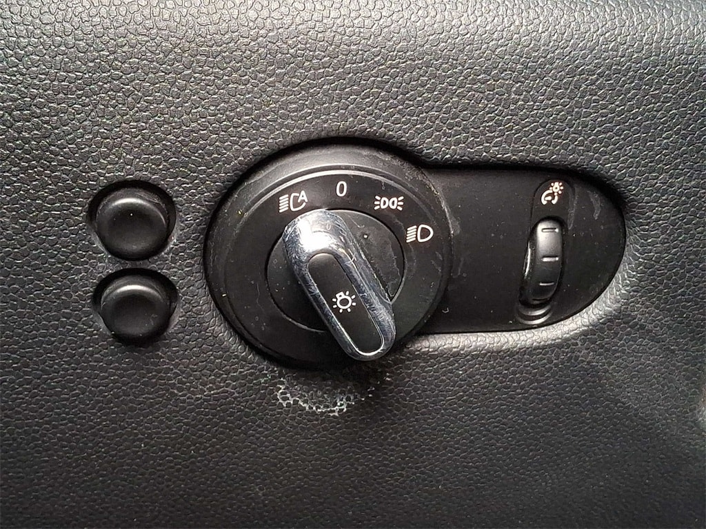 Thumbnail: 2018 MINI Cooper Convertible - 23