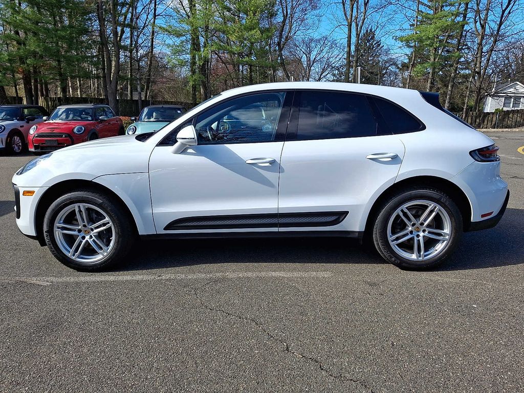 Thumbnail: 2022 Porsche Macan - 6