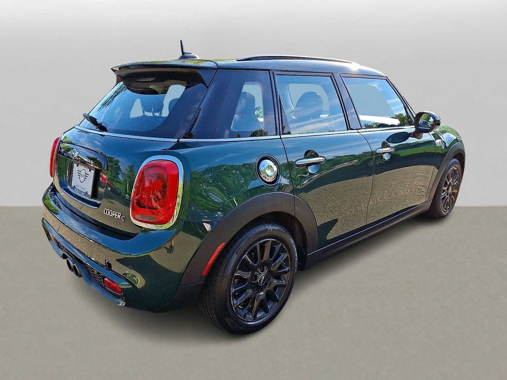 Thumbnail: 2017 MINI Cooper Hardtop - 4