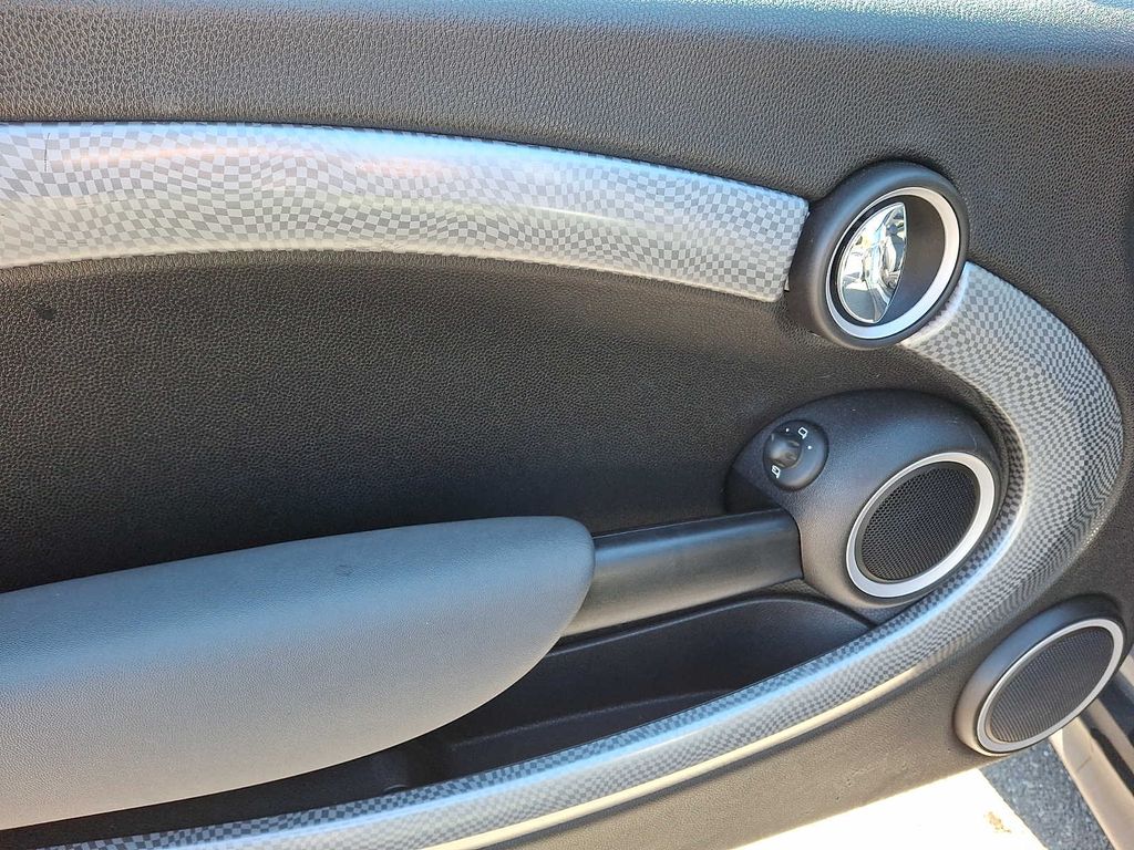 Thumbnail: 2010 MINI Cooper - 12