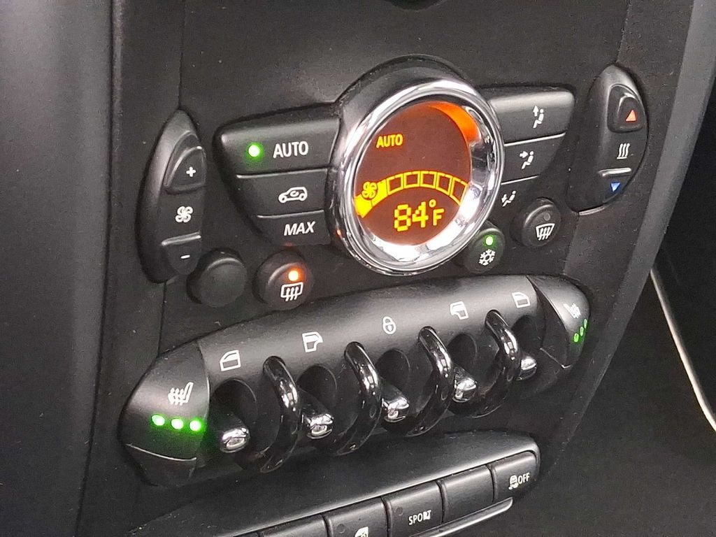 Thumbnail: 2012 MINI Cooper Countryman - 16