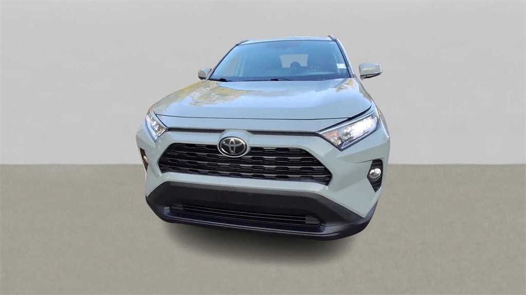 2020 Toyota RAV4 XLE photo 2