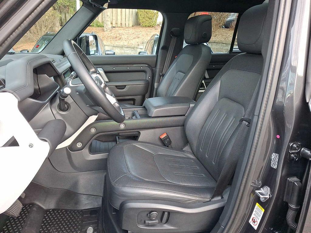 Thumbnail: 2021 Land Rover Defender - 9