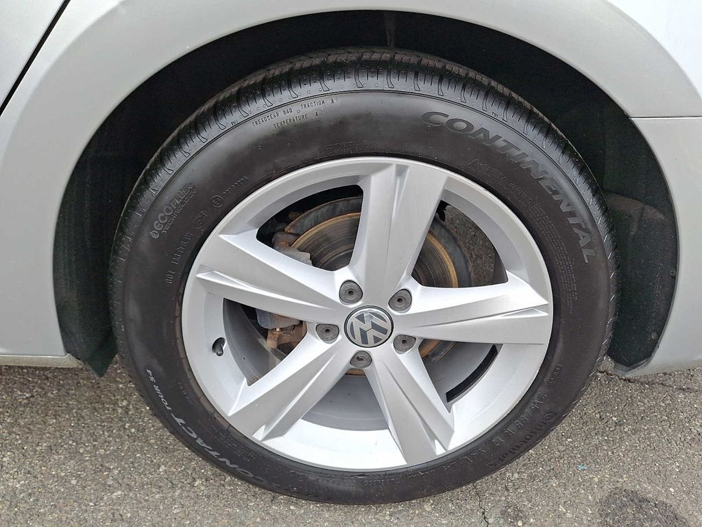 Thumbnail: 2013 Volkswagen Passat - 7