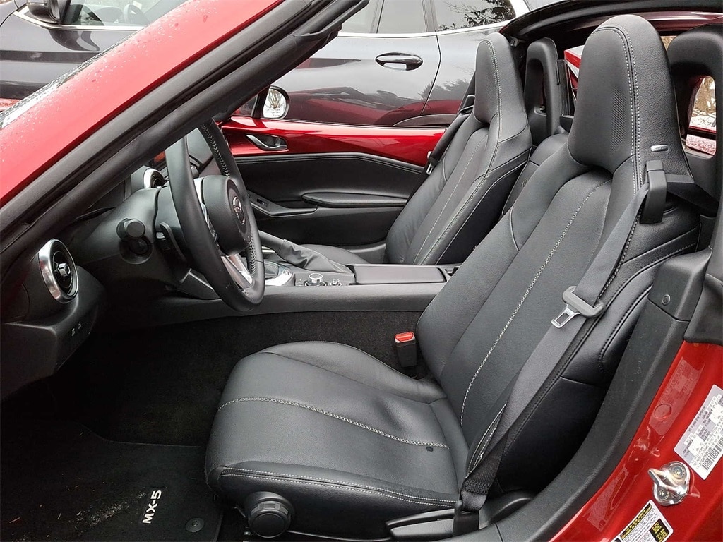 Thumbnail: 2023 Mazda MX-5 Miata - 10