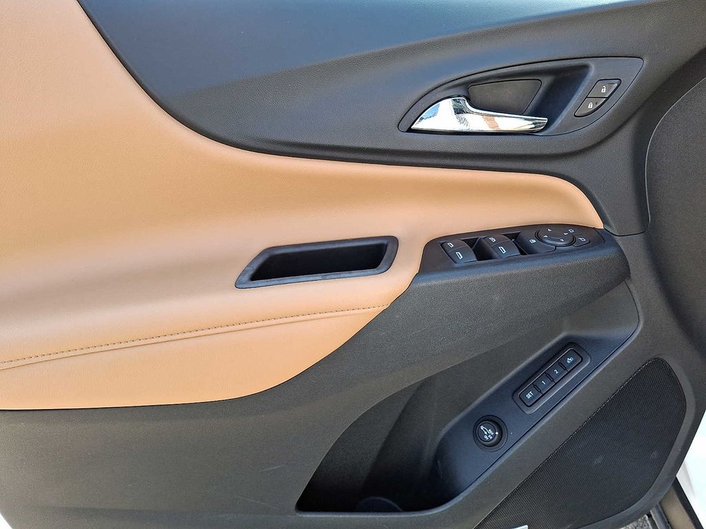 Thumbnail: 2020 Chevrolet Equinox - 9
