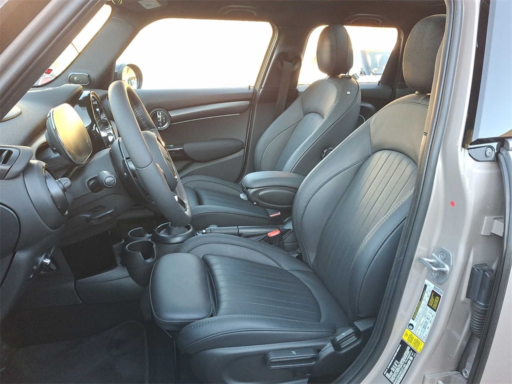 Thumbnail: 2024 MINI Cooper Hardtop - 10